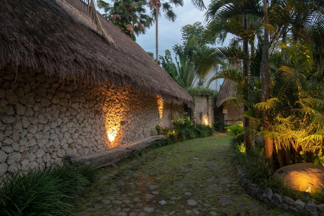 Stone House Hotell Ubud Exteriör bild
